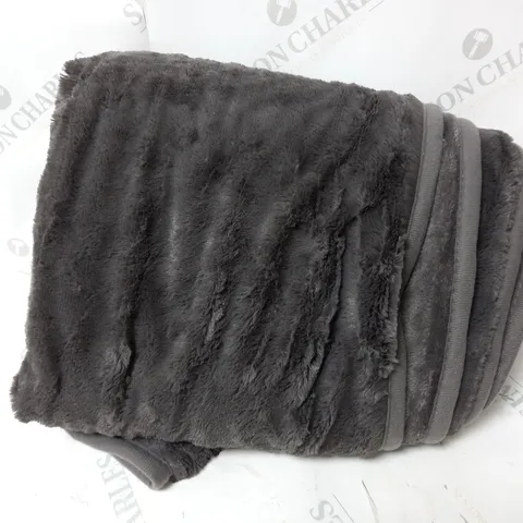 COZEE HOME VELVETSOFT HEATED THROW IN CHARCOAL 