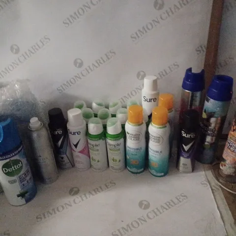 BOX OF HOUSEHOLD ITEMS TO INCLUDE SIMPLE SOOTHING ANTI-PERSPIRANT , 1001 CARPET FRESH SPRAY , ETC