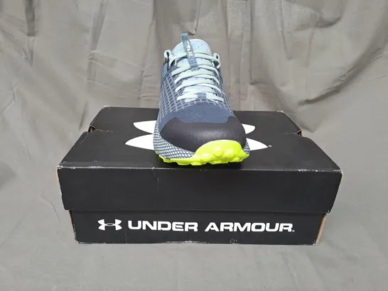 BOXED PAIR OF UNDER ARMOUR HOVA DS RIDGE TRAIL SHOES IN BLUE/NAVY/LIME UK SIZE 7.5