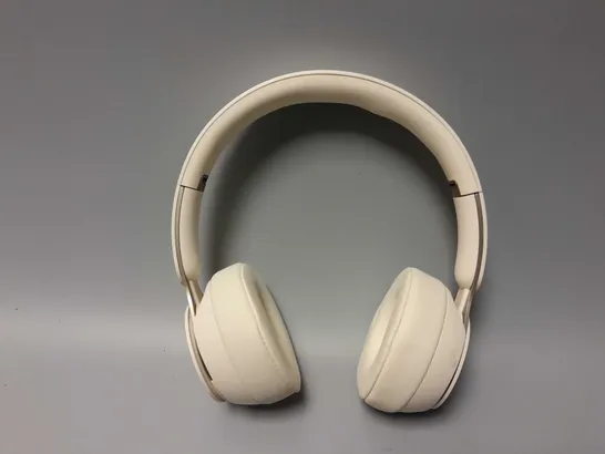 BEATS TRUE WIRELESS HEADPHONES IN WHITE