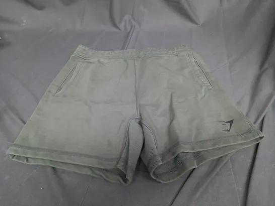 GYMSHARK HERITAGE SHORTS SIZE M