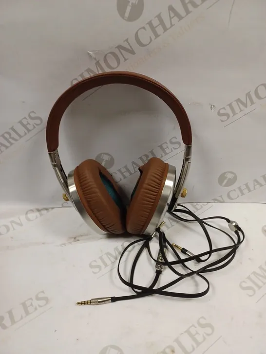 BAGGED TED BAKER LONDON HEADPHONES WITH CARRY CASE