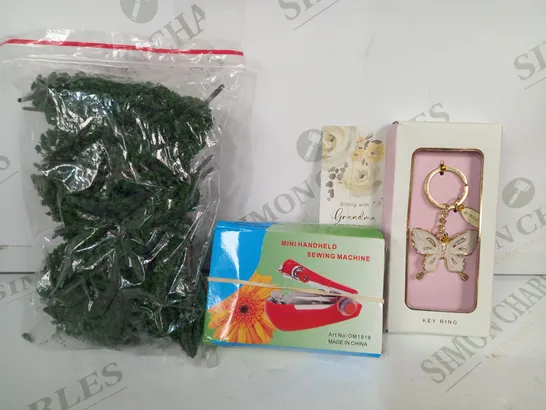 LOT OF APPROXIMATELY 10 ASSORTED HOUSEHOLD ITEMS TO INCLUDE GRANDMA KEYRING, MINI HANDHELD SEWING MACHINE, ETC