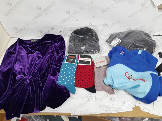 BOX OF APPROXIMATELY 18 ASSORTED ITEMS TO INCLUDE - DRESSES , JUMPERS , AND  T-SHIRTS ETC