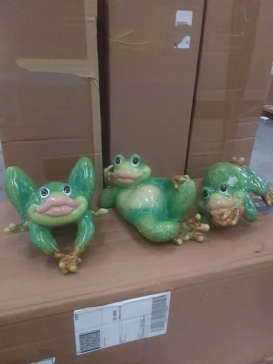 BOXED SET OF 3 GARDEN FROG FIGURES