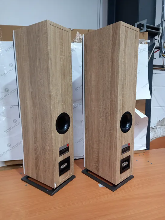 BOXED PAIR OF DALI OBERON 5 LIGHT OAK SPEAKERS 