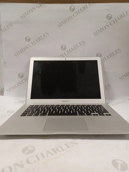 MACBOOK AIR IN SILVER 