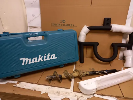 BOX OF 4 ITEMS TO INCLUDE MAKITA TOOL BOX, LARGE DRILL BIT AND TOILET LIGHT