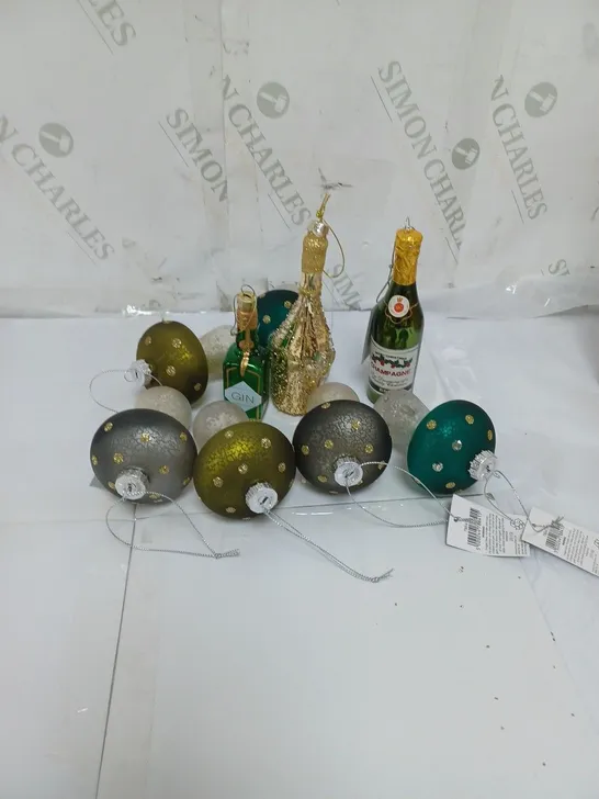 LOT OF 9 CHRISTMAS HANGING DECORATIONS