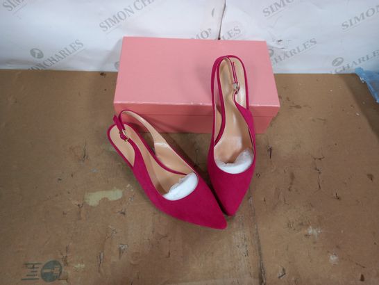 BOXED PAIR OF DESIGNER PINK HEELED SHOES SIZE 38