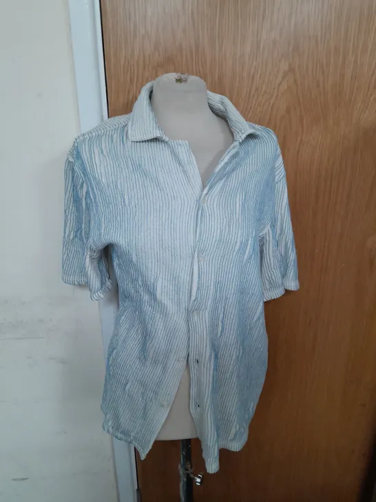 ZARA COTTON BUTTON UP RIBBED SHIRT IN BLUE AND WHITE SIZE S