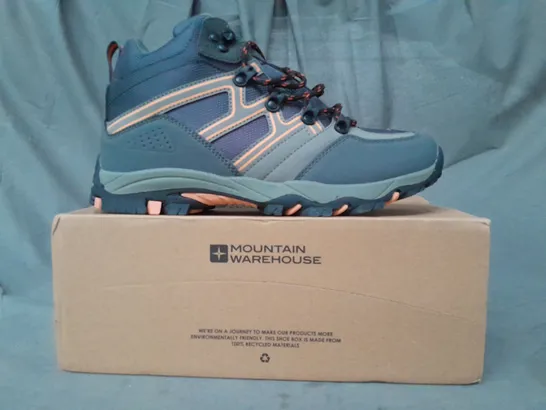 BOXED PAIR OF MOUNTAIN WAREHOUSE OSCAR 2 KID'S WALKING BOOTS IN GREY/ORANGE UK SIZE 5