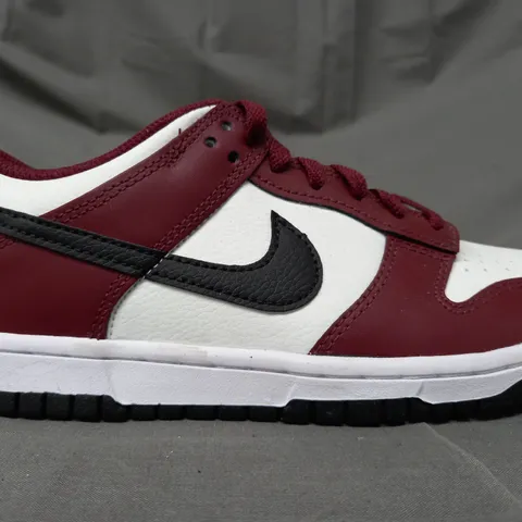 PAIR OF NIKE TRAINERS IN BURGUNDY/WHITE/BLACK UK SIZE 4.5