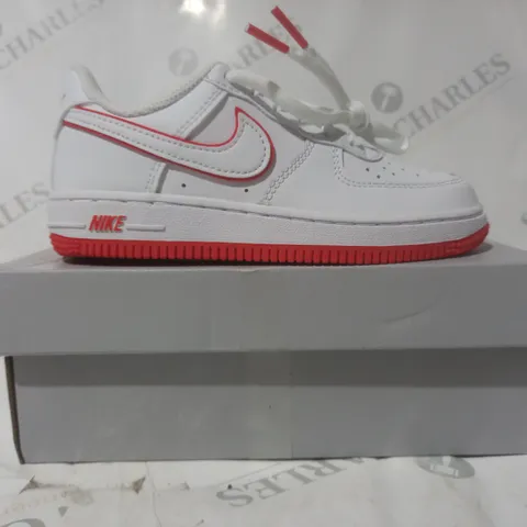 BOXED PAIR OF NIKE FORCE 1 LOW KIDS SHOES IN WHITE/RED UK SIZE 11