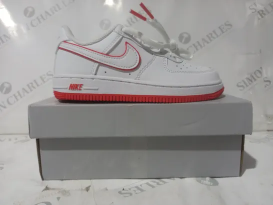 BOXED PAIR OF NIKE FORCE 1 LOW KIDS SHOES IN WHITE/RED UK SIZE 11