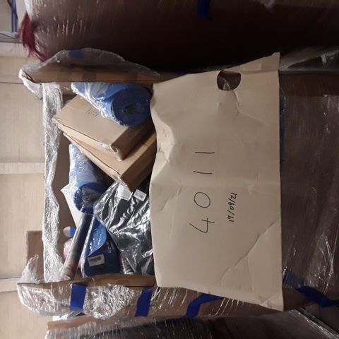 LARGE PALLET OF A SIGNIFICANT QUANTITY OF ASSORTED ITEMS TO INCLUDE UMITIVE NAVY NAPPY BACKPACK, SURDOCA REUSABLE GROCERY BAG, JUNGLE GAZE POSTER ETC