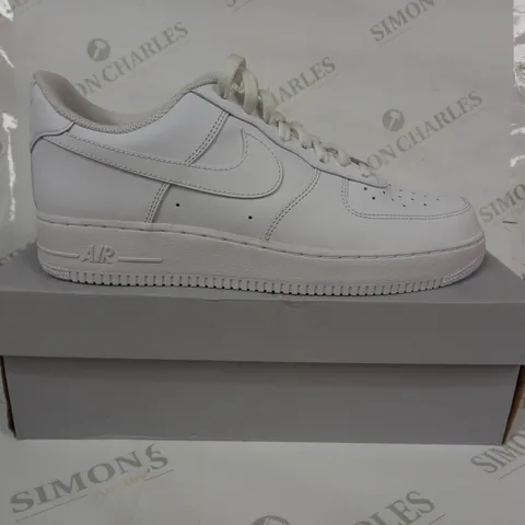 BOXED PAIR OF NIKE AIR FORCE 1 '07 SHOES IN WHITE UK SIZE 10