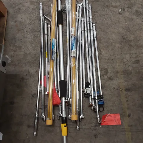 LOT TO CONTAIN AN ASSORTMENT OF DRIVE BREAKER BARS AND OTHER TOOLS