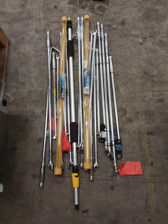 LOT TO CONTAIN AN ASSORTMENT OF DRIVE BREAKER BARS AND OTHER TOOLS