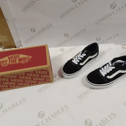 VANS OLD SKOOL BLACK/WHITE SIZE UK 13 JNR 