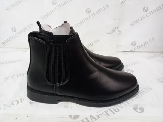 BECKETT BLACK LEATHER BOOTS