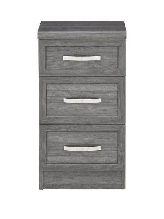 BOXED CAMBERLEY 3-DRAWER GRADUATED BEDSIDE CHEST IN DARK OAK RRP £79