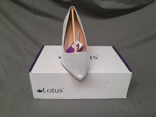 BOXED PAIR OF LOTUS POINTED TOE HEELED SHOES IN SILVER/MULTICOLOUR UK SIZE 6