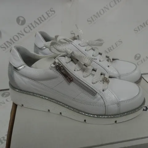 BOXED TRAINERS WHITE AND SILVER SIZE 5