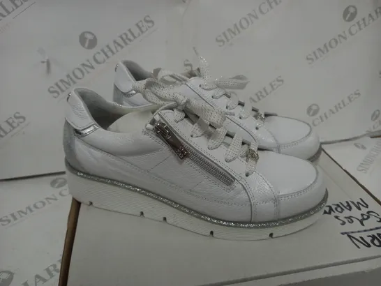 BOXED TRAINERS WHITE AND SILVER SIZE 5