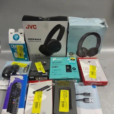 APPROXIMATELY 40 ASSORTED ELECTRICAL PRODUCTS TO INCLUDE JVC HEADPHONES, SKY REMOTE CONTROL, TP-LINK WIFI ADAPTER ETC 