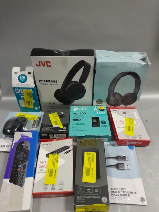 APPROXIMATELY 40 ASSORTED ELECTRICAL PRODUCTS TO INCLUDE JVC HEADPHONES, SKY REMOTE CONTROL, TP-LINK WIFI ADAPTER ETC 