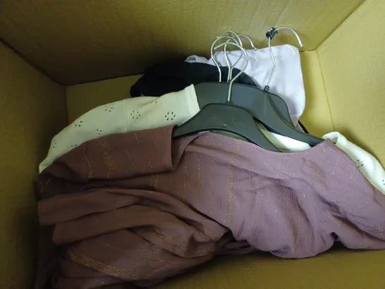 BOX OF APPROX 10 ASSORTED ITEMS OF MAISON DE NIMES CLOTHING IN VARIOUS SIZES AND STYLES 