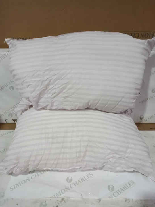 BOX OF 4 WHITE PILLOWS