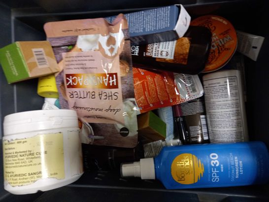 LOT OF APPROXIMATELY 20 ASSORTED HEALTH & BEAUTY ITEMS, TO INCLUDE E.L.F., BULL DOG, MII, ETC