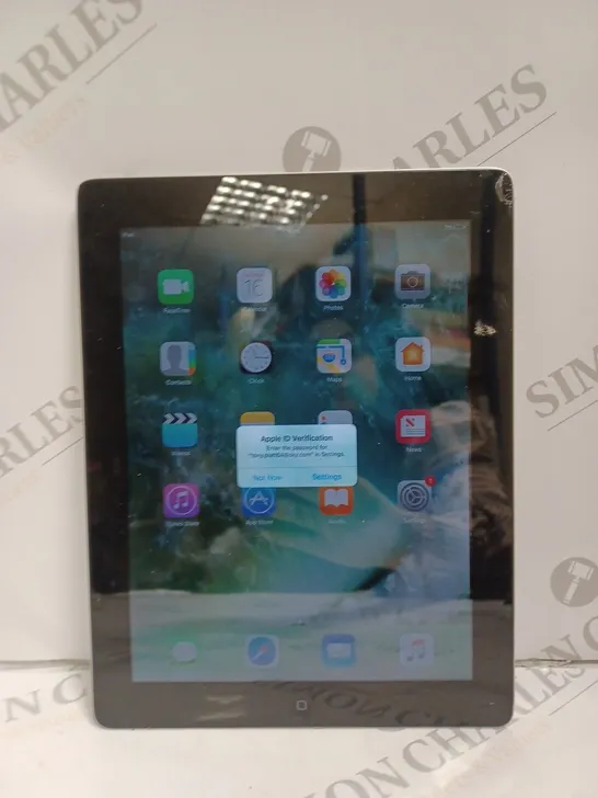 APPLE IPAD MODEL: A1458 SILVER