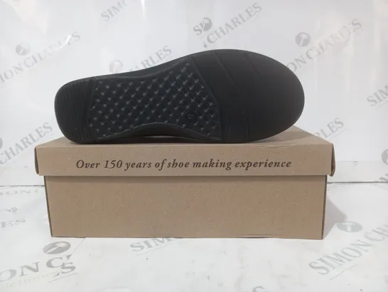 BOXED PAIR OF CUSHION-WALK GRACE SLIP-ON SHOES IN BLACK SIZE 5