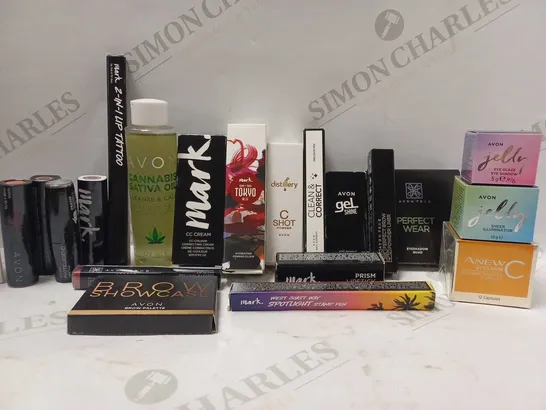 LOT OF APPROX 20 ASSORTED AVON PRODUCTS TO INCLUDE PERFECT SKIN MOISTURE BALM, MARK CC CREAM, PERFECT WEAR EYESHADOW QUAD, ETC 