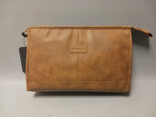 GAINSBOROUGH LEATHER LARGE ZIP WASH BAG 