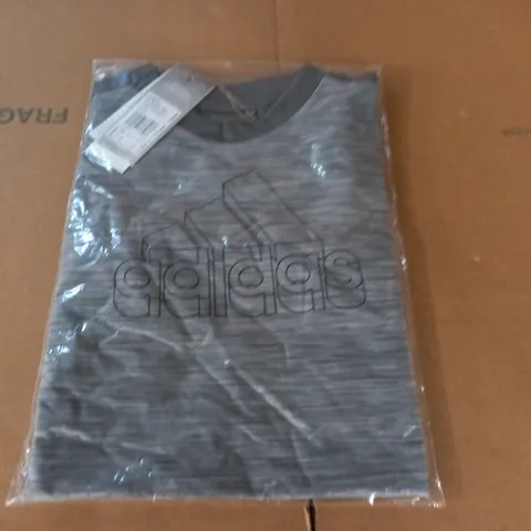 BAGGED ADIDAS GREY T-SHIRT - UK 7/8 YRS