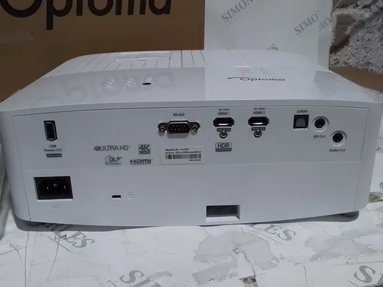 OPTOMA DLP PROJECTOR WITH LEADS AND REMOTE - UHD 35X