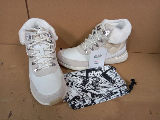 BOXED PAIR OF DESIGNER STAR WARS THEMED SHOES IN WHITE/BEIGE UK SIZE 5.5