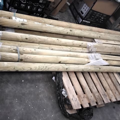 PALLET OF ASSORTED WOODEN POLES FOR PLUM SET