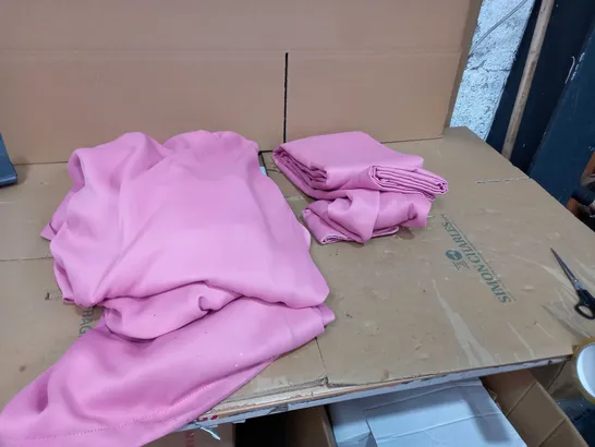 PAIR OF PINK THERMAL CURTAINS