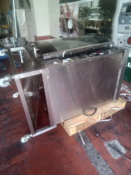 COMMERCIAL ROTISSERIE OVEN 