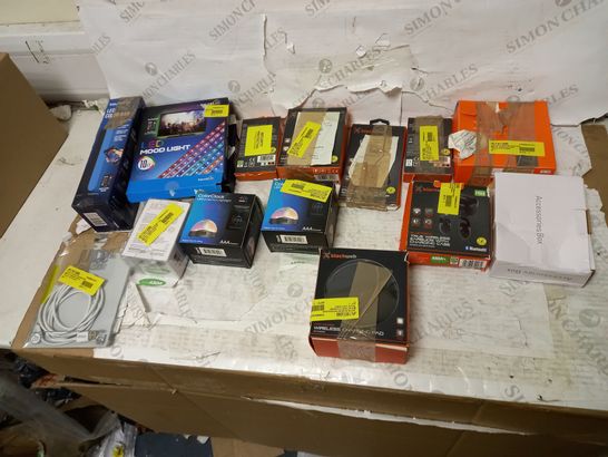 LOT OF APPROX. 15 ASSORTED ELECTRONICS TO INCLUDE LED LIGHTS, PHONE CHARGERS, SPEAKERS ETC