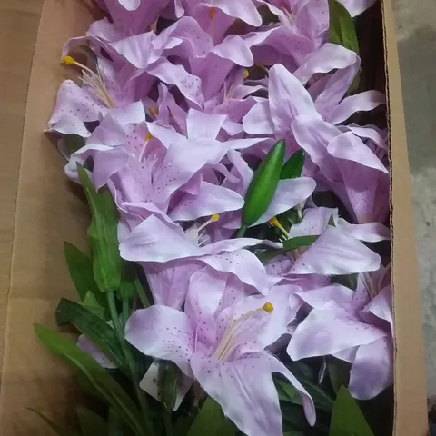 BOX OF 24 BRAND NEW SIGNATURE SILK FLOWERS 85CM SATIN TIGER LILY SPRAY × 3 W/2 FLOWERS, 1 BUD & 11 LEAVES - LIGHT LILAC SILK FLOWERS