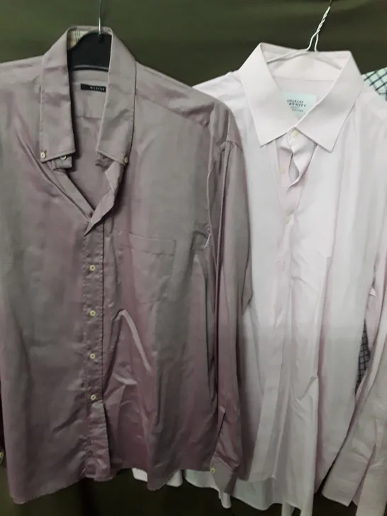 LOT OF 4 ASSORTED MEN'S LONG SLEEVE SHIRTS TO INCLUDE ROCKPORT AND CHARLES TYRWHITT IN VARIOUS SIZES 