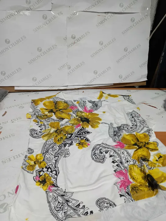 STUDIO BY D&CO PATTERNED FLORAL TOP SIZE L