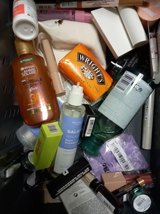 BOX OF APPROXIMATELY 25 ASSORTED HEALTH & BEAUTY PRODUCTS TO INCLUDE COSRX SNAIL 92 CREAM, NU SKIN AP24 TOOTHPASTE, AMELIORATE INTENSE HAND THERAPY ETC 