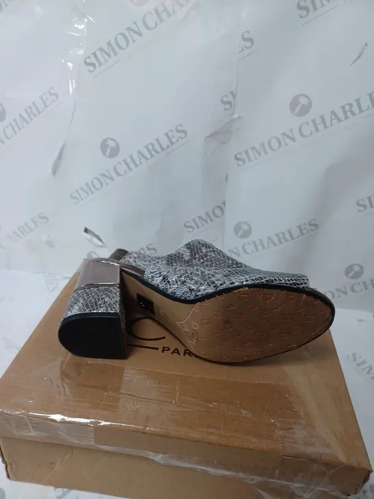 BRAND NEW MODA IN PELLE LOELLA SHOE SIZE 4